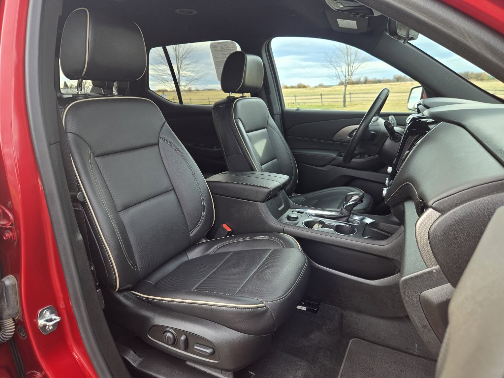 Used 2023 Chevrolet Traverse Premier image 25