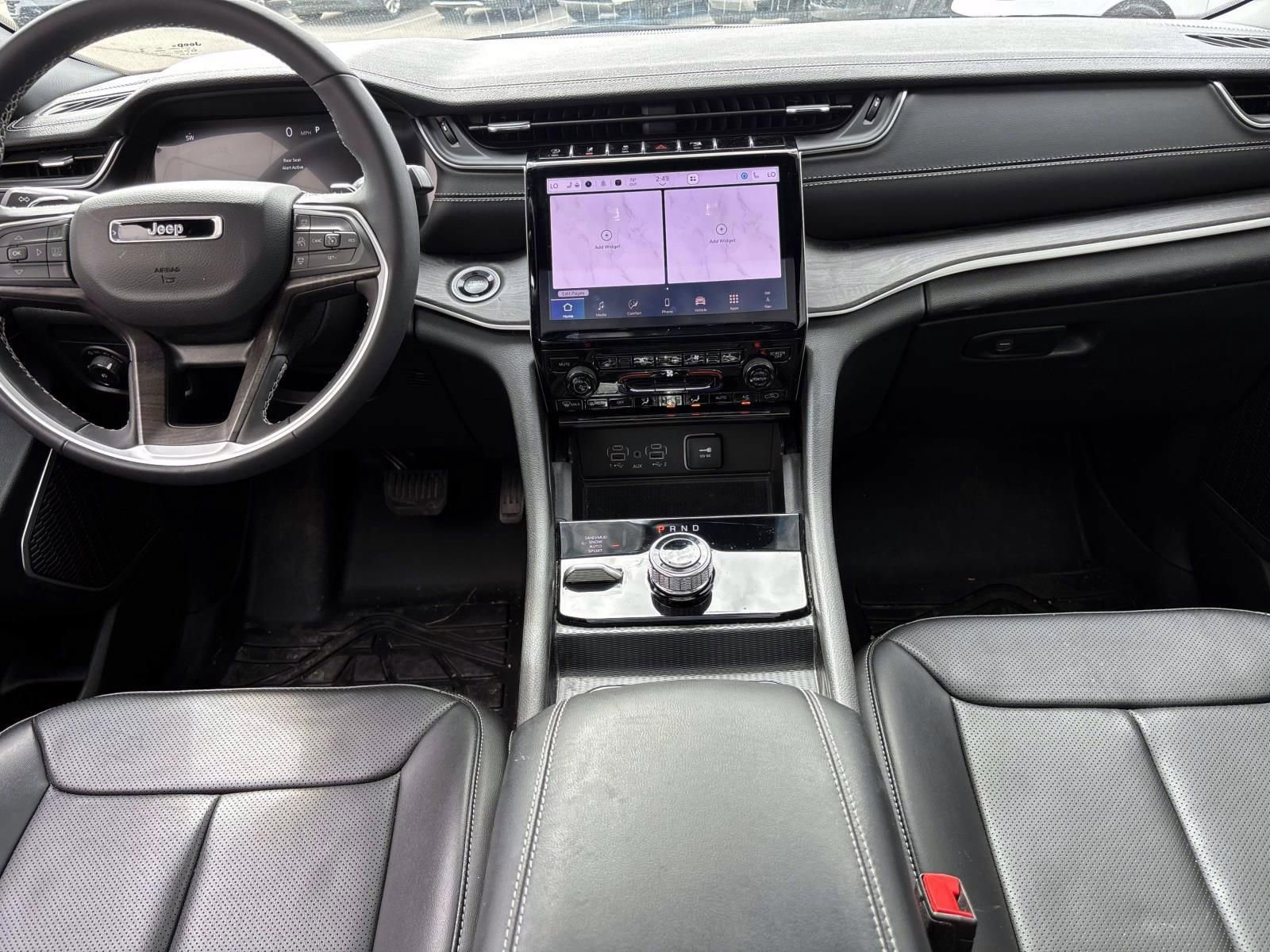 Used 2025 Jeep Grand Cherokee Limited w/ Luxury Tech Group II image 29