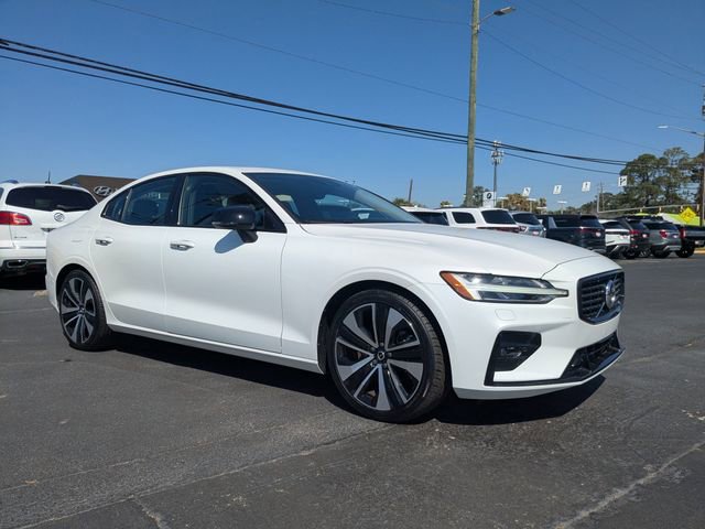Used 2022 Volvo S60 B5 Momentum image 3