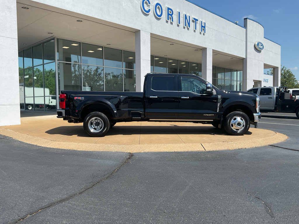 Used 2023 Ford F350 Lariat w/ Lariat Ultimate Package AWD/4WD image 6