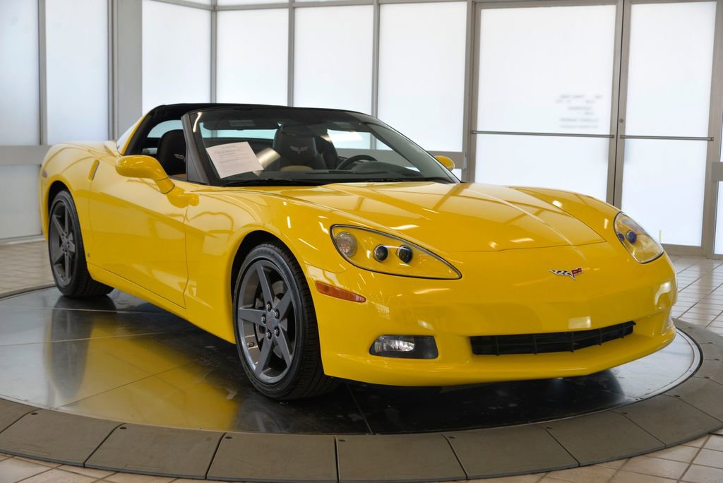Used 2007 Chevrolet Corvette Coupe w/ Preferred Equipment Group RWD image 2