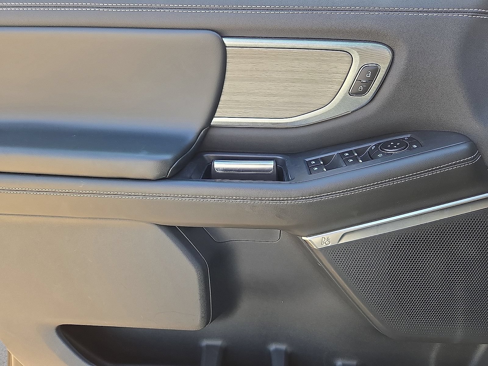 Used 2025 Ford Expedition Platinum AWD/4WD image 22