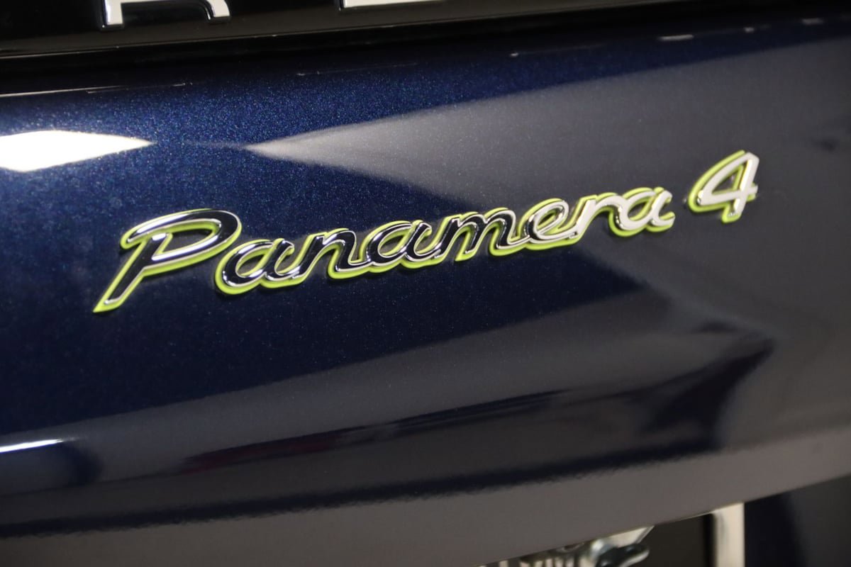 Used 2018 Porsche Panamera 4 image 15