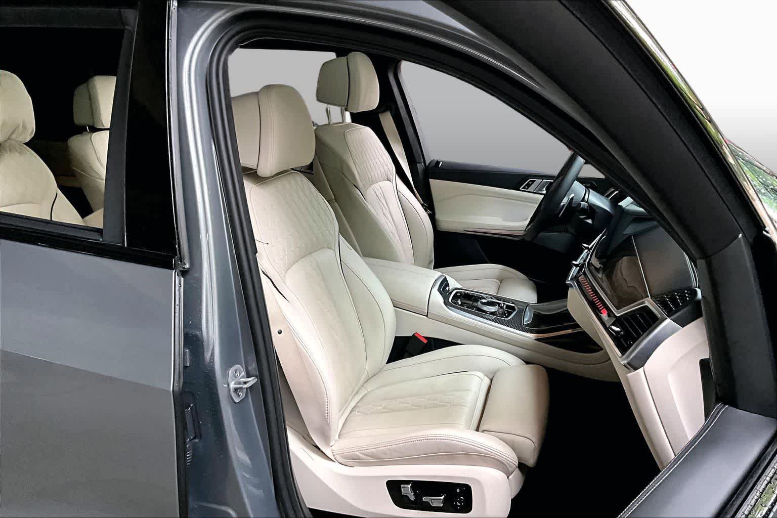Used 2025 BMW X7 M60i AWD/4WD image 8