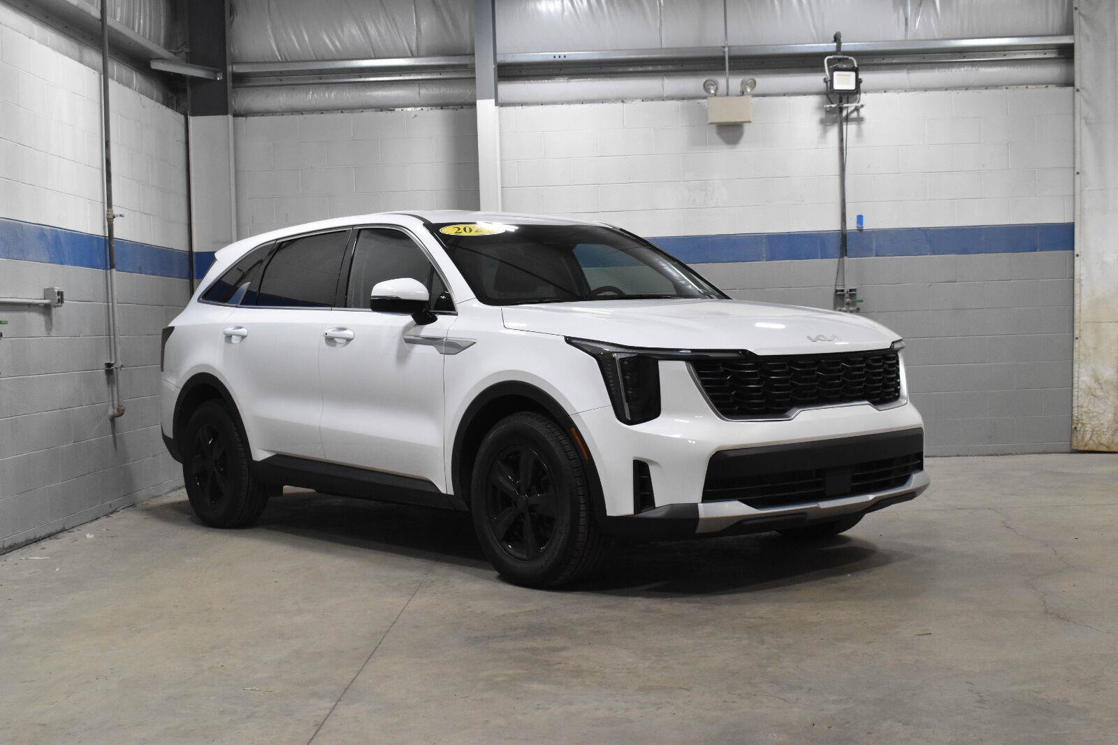 Used 2025 Kia Sorento LX FWD image 26