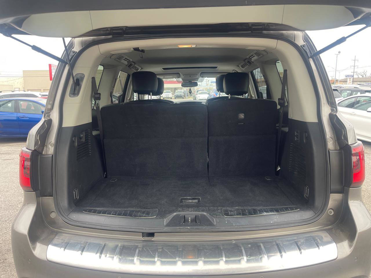 Used 2019 INFINITI QX80 Luxe RWD image 8