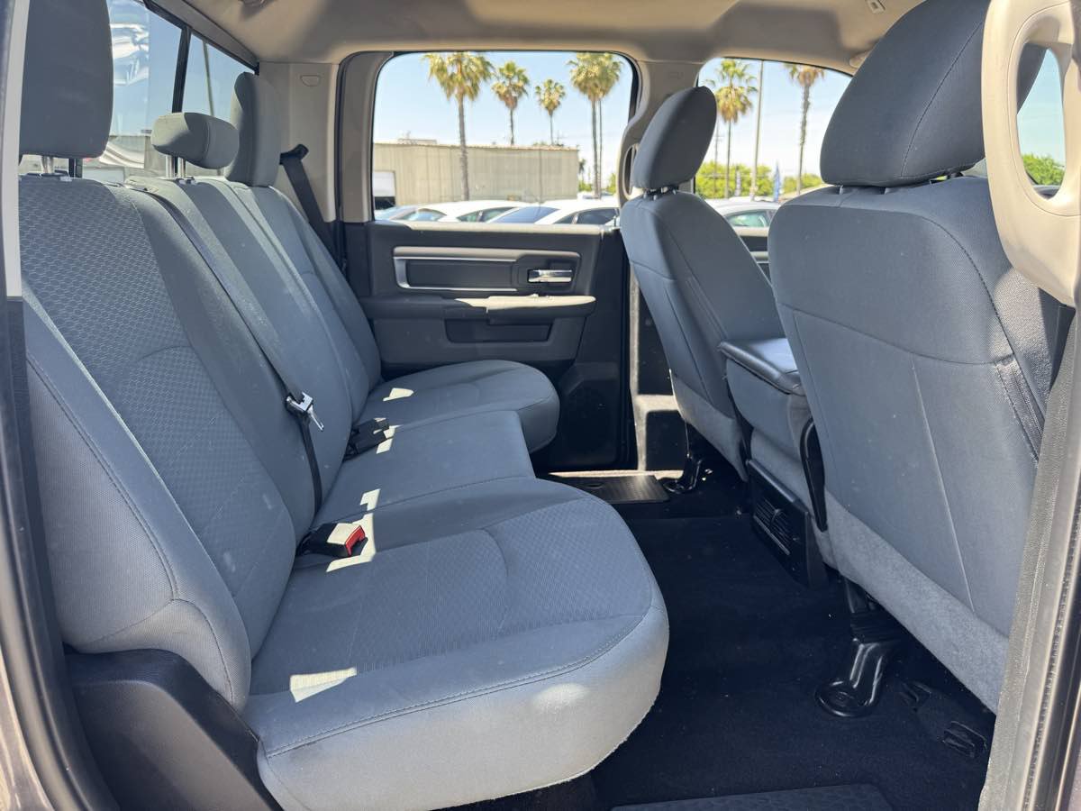 Used 2017 RAM 1500 Classic SLT AWD/4WD image 17