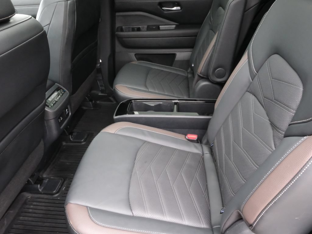 Used 2025 Nissan Pathfinder Platinum AWD/4WD image 33
