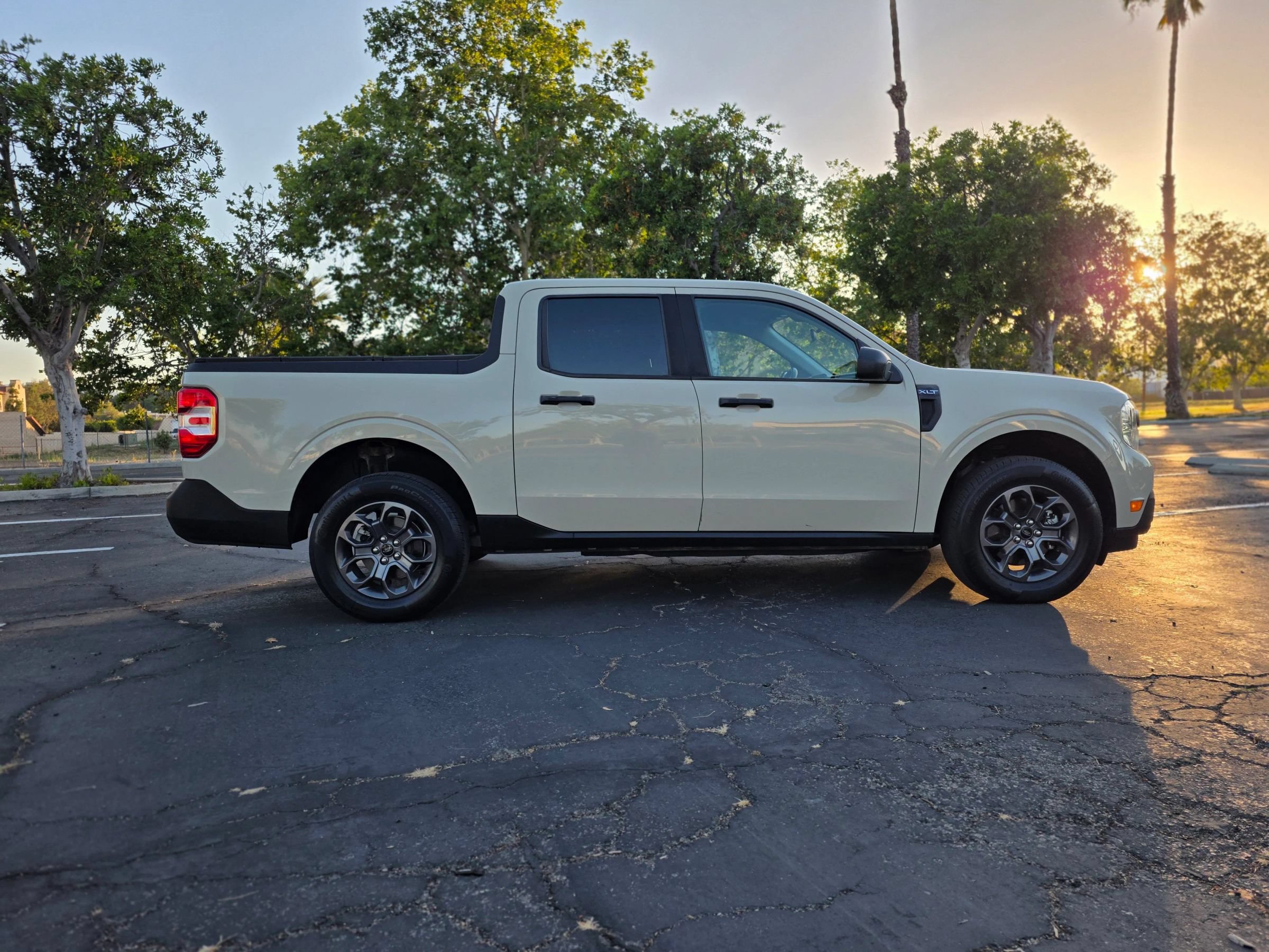 Used 2024 Ford Maverick XLT FWD image 3
