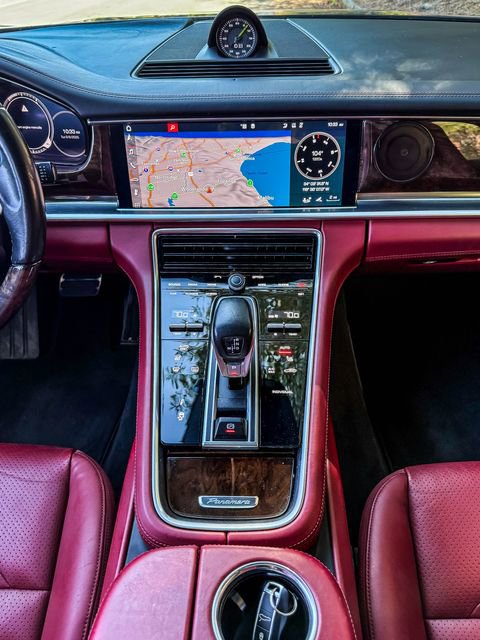 Used 2018 Porsche Panamera 4 image 32