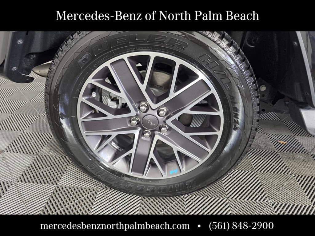 Used 2023 Jeep Wrangler Unlimited Sahara image 16