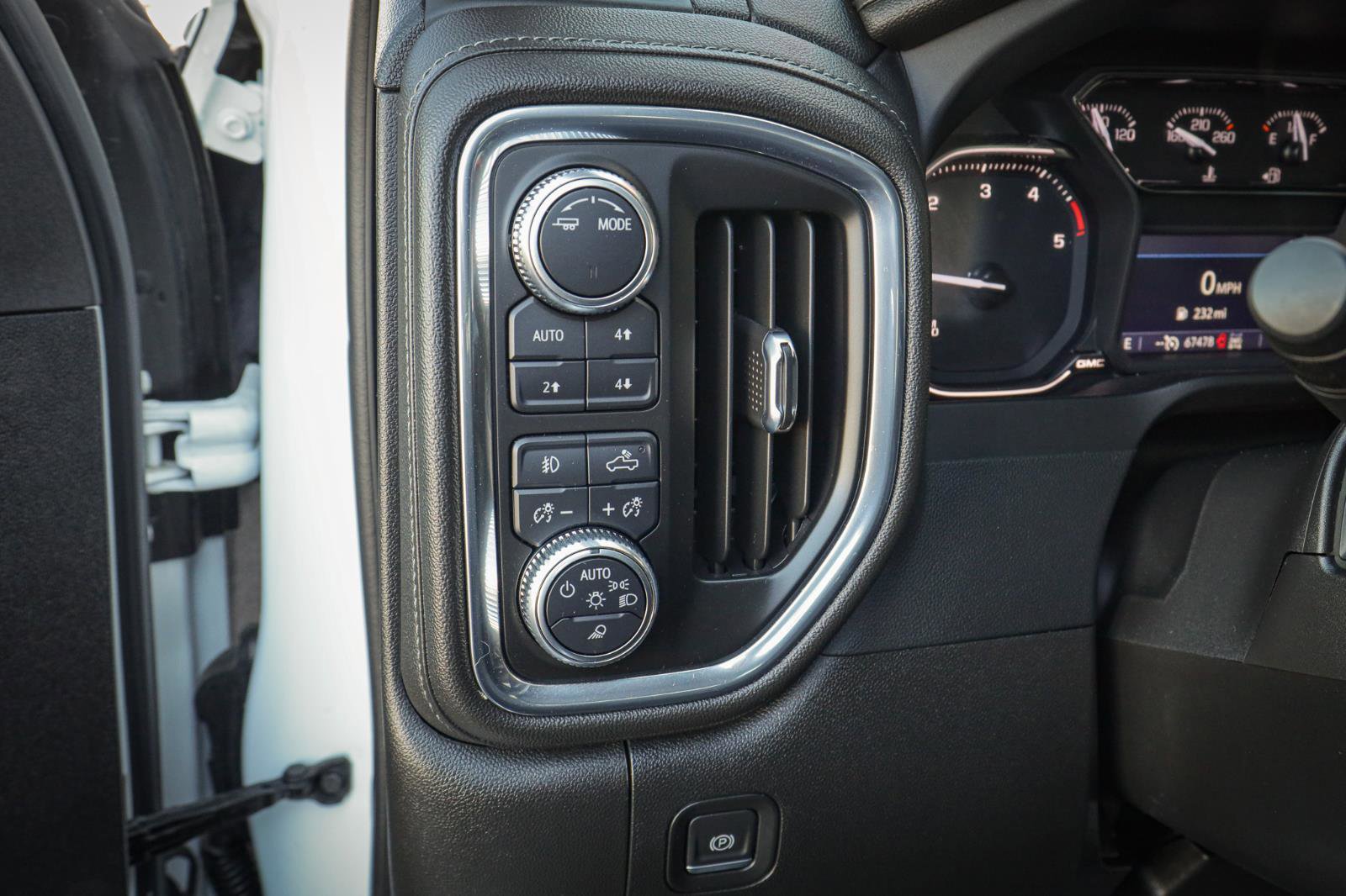 Used 2023 GMC Sierra 3500 SLT w/ SLT Convenience Package image 21