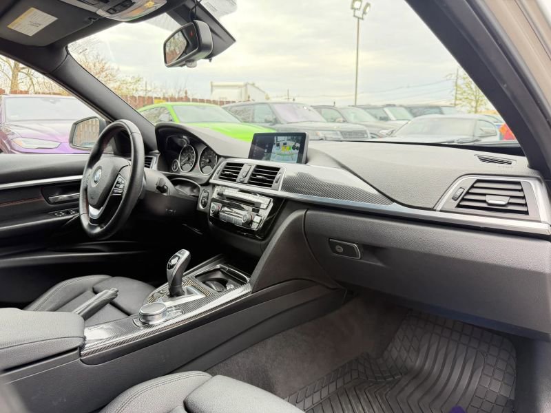 Used 2017 BMW 330i xDrive Sedan AWD/4WD image 30