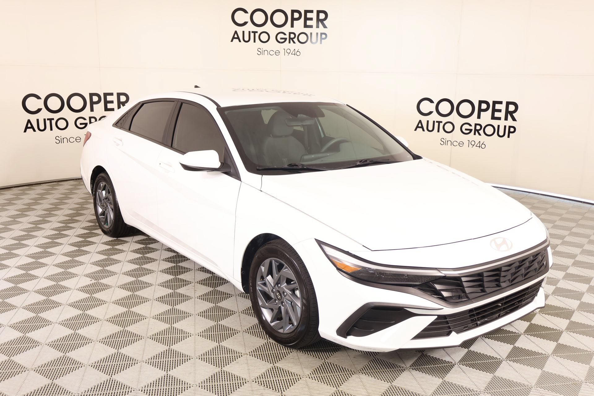 Used 2024 Hyundai Elantra SEL FWD image 1