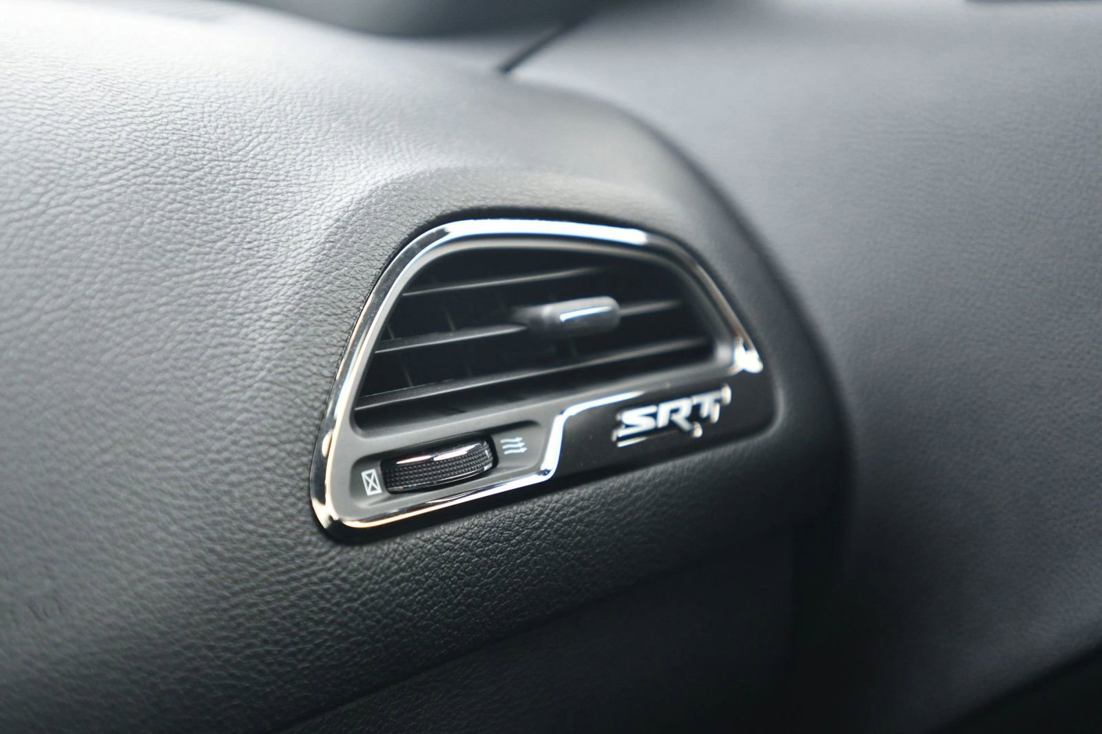 Used 2016 Dodge Challenger SRT Hellcat RWD image 32