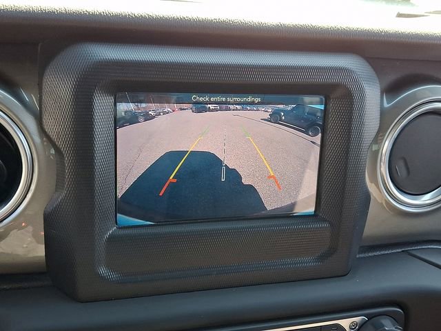 Used 2019 Jeep Wrangler Unlimited Sahara image 17