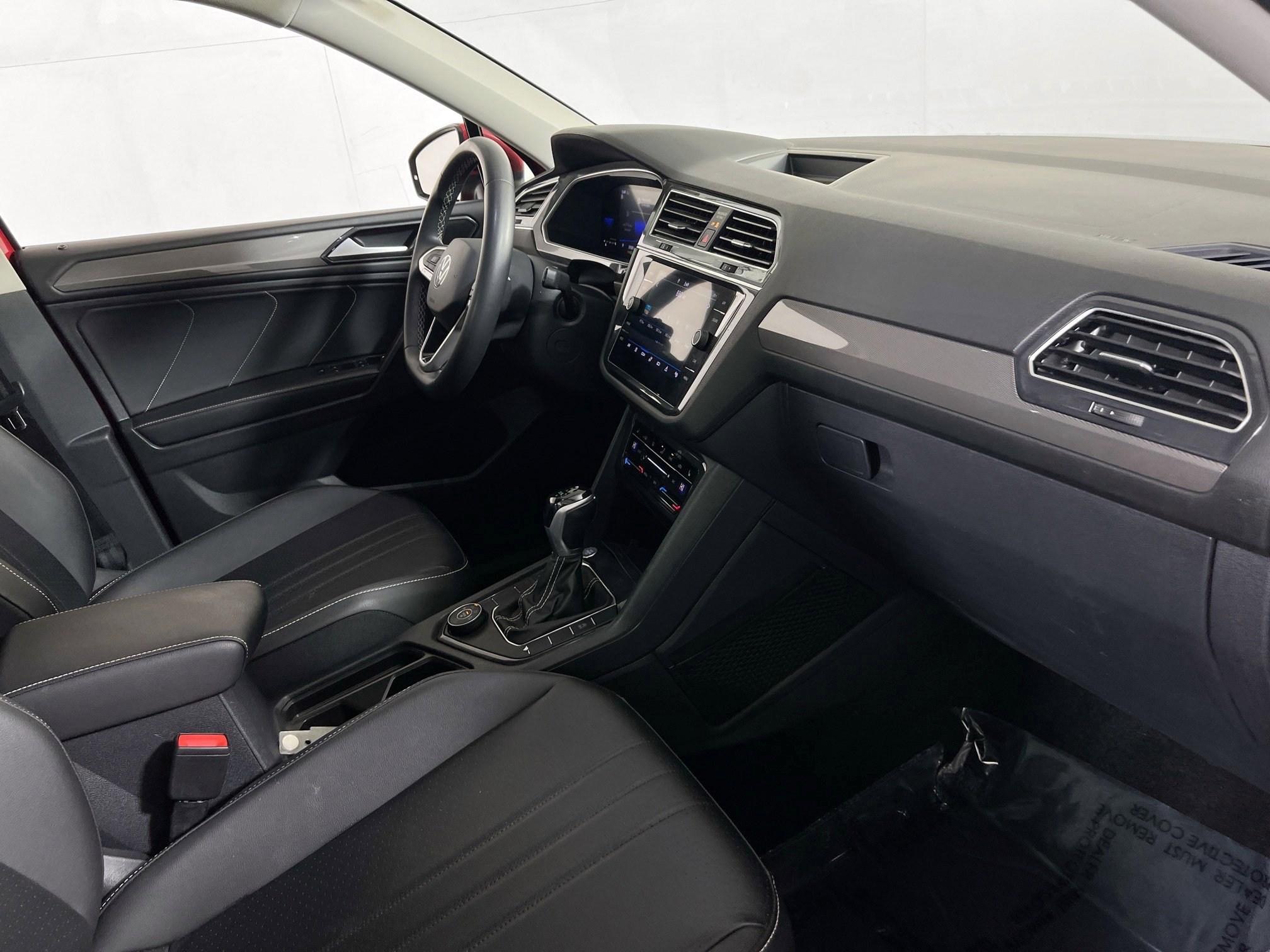 Used 2022 Volkswagen Tiguan SE image 28