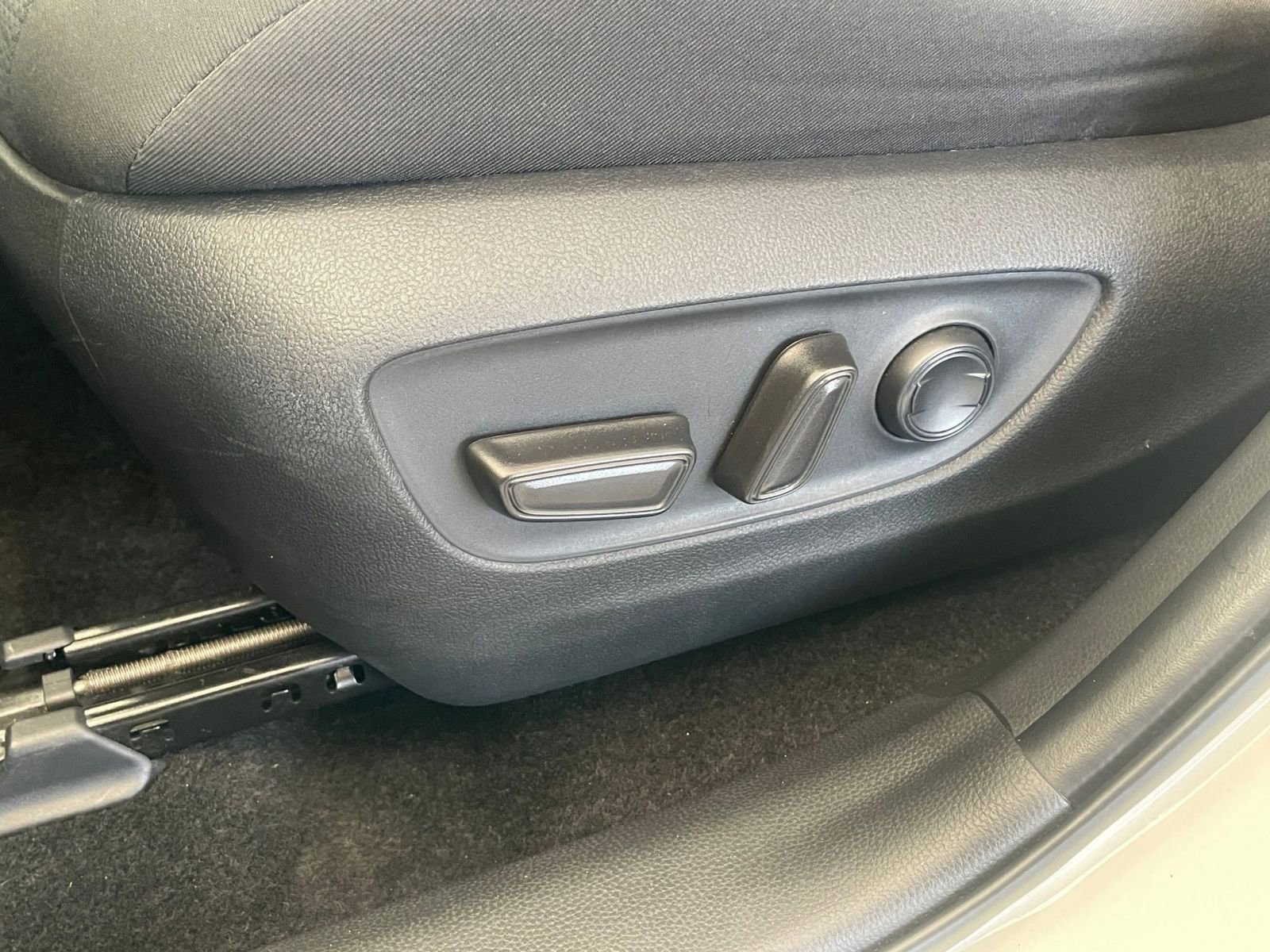 Used 2025 Toyota RAV4 XLE image 23