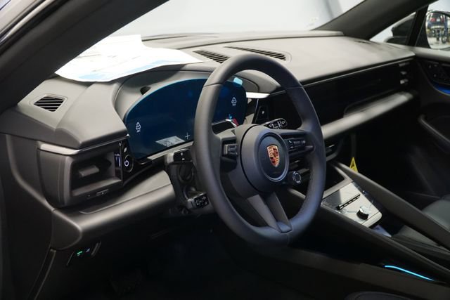New 2026 Porsche Macan 4S Electric AWD/4WD image 4