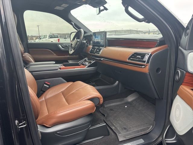 Certified 2024 Lincoln Navigator L Reserve image 8