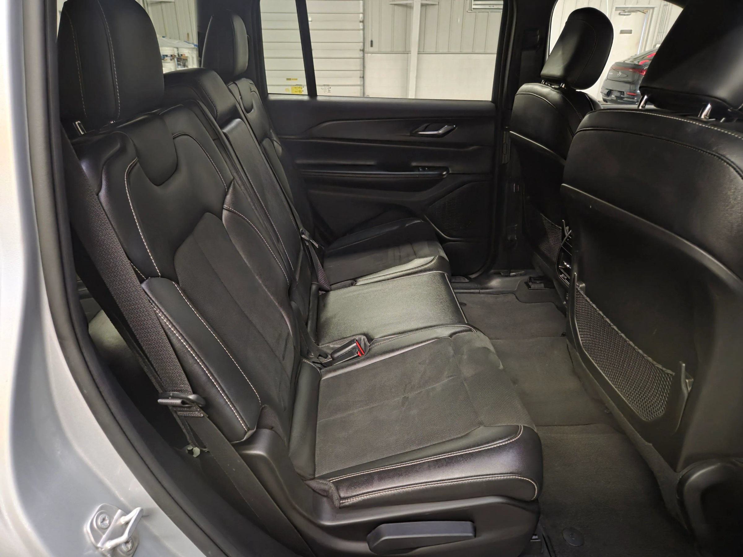 Used 2024 Jeep Grand Cherokee L Laredo AWD/4WD image 32