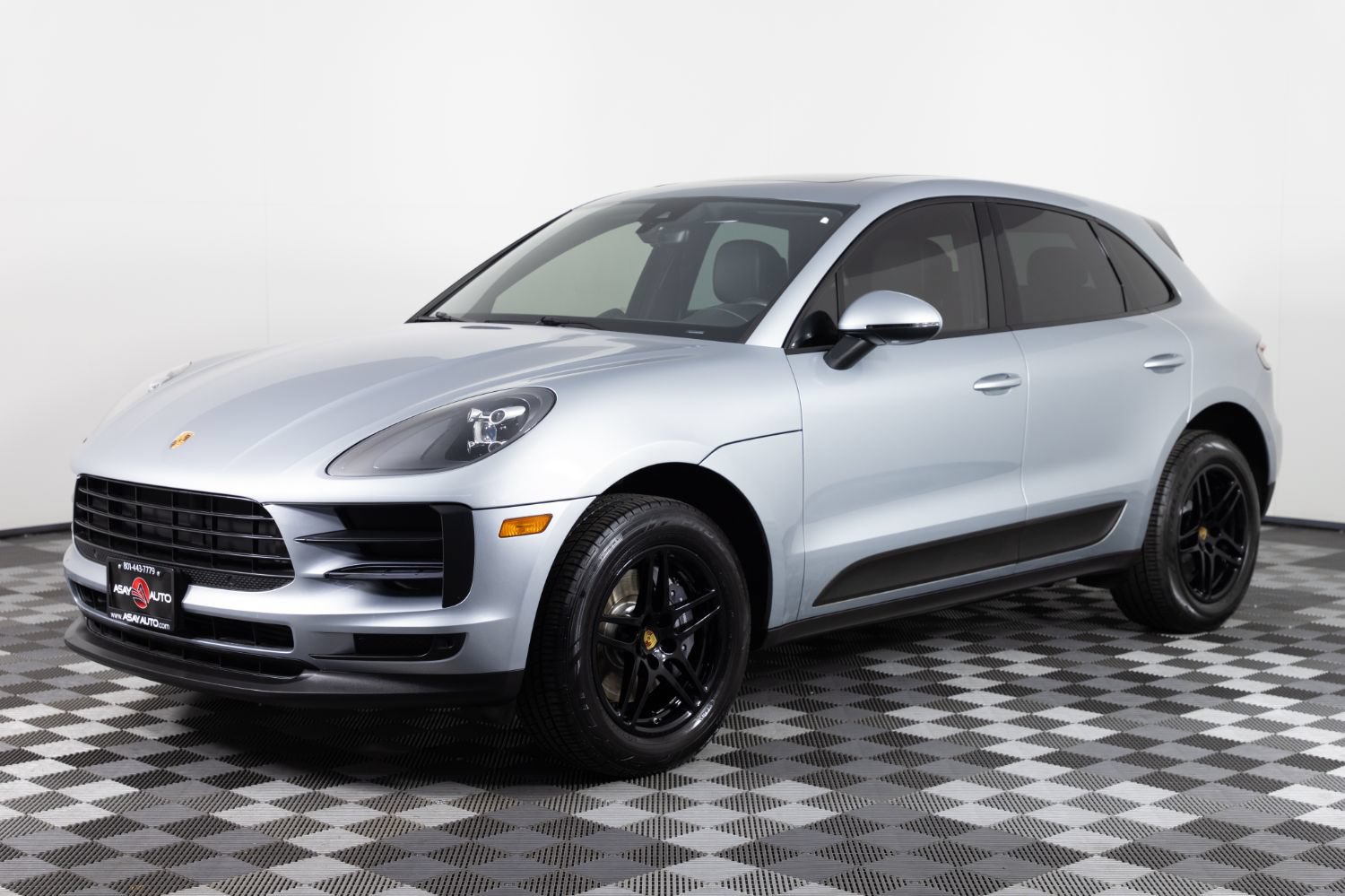 Used 2021 Porsche Macan AWD/4WD image 1