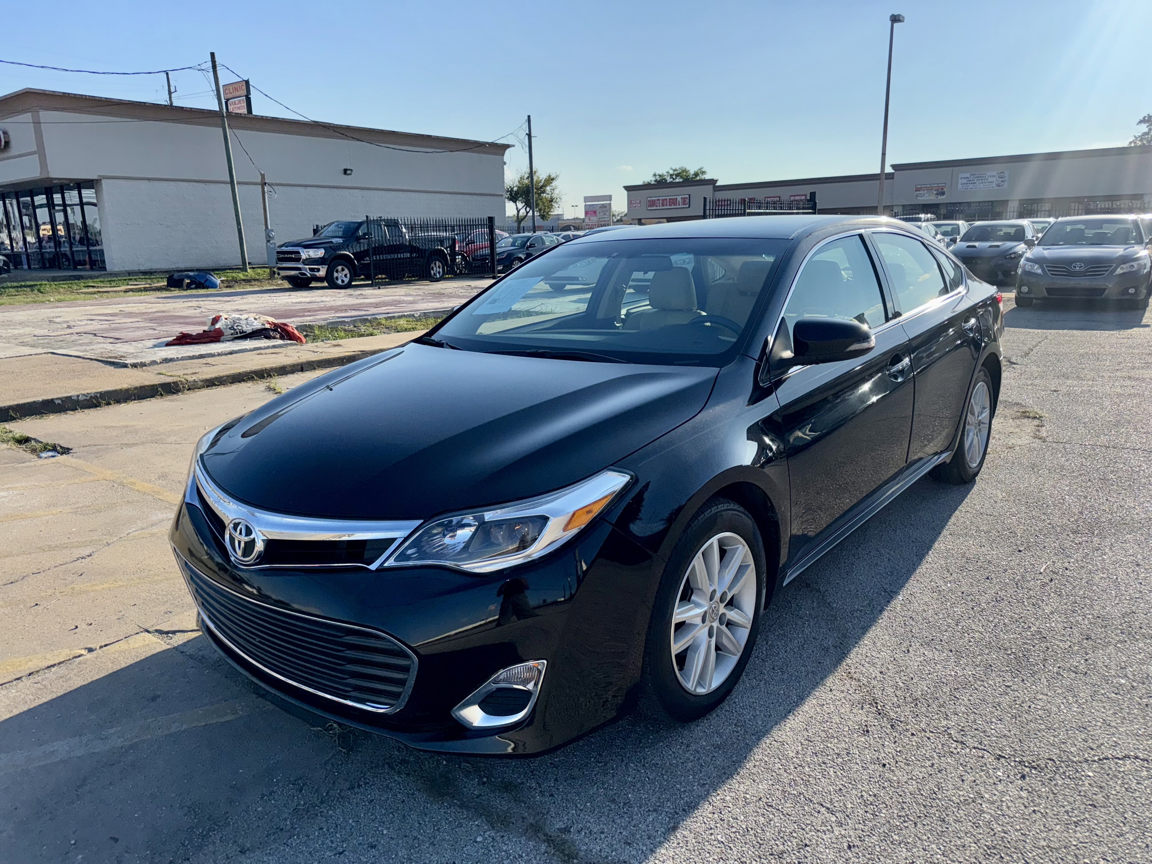 Used 2015 Toyota Avalon Limited image 1