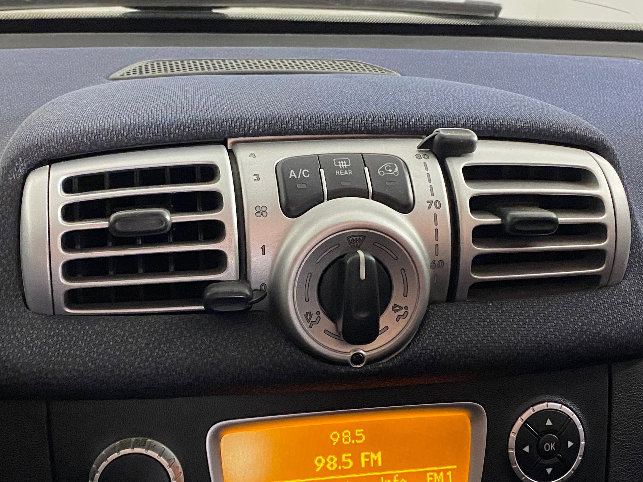 Used 2015 smart fortwo passion image 20