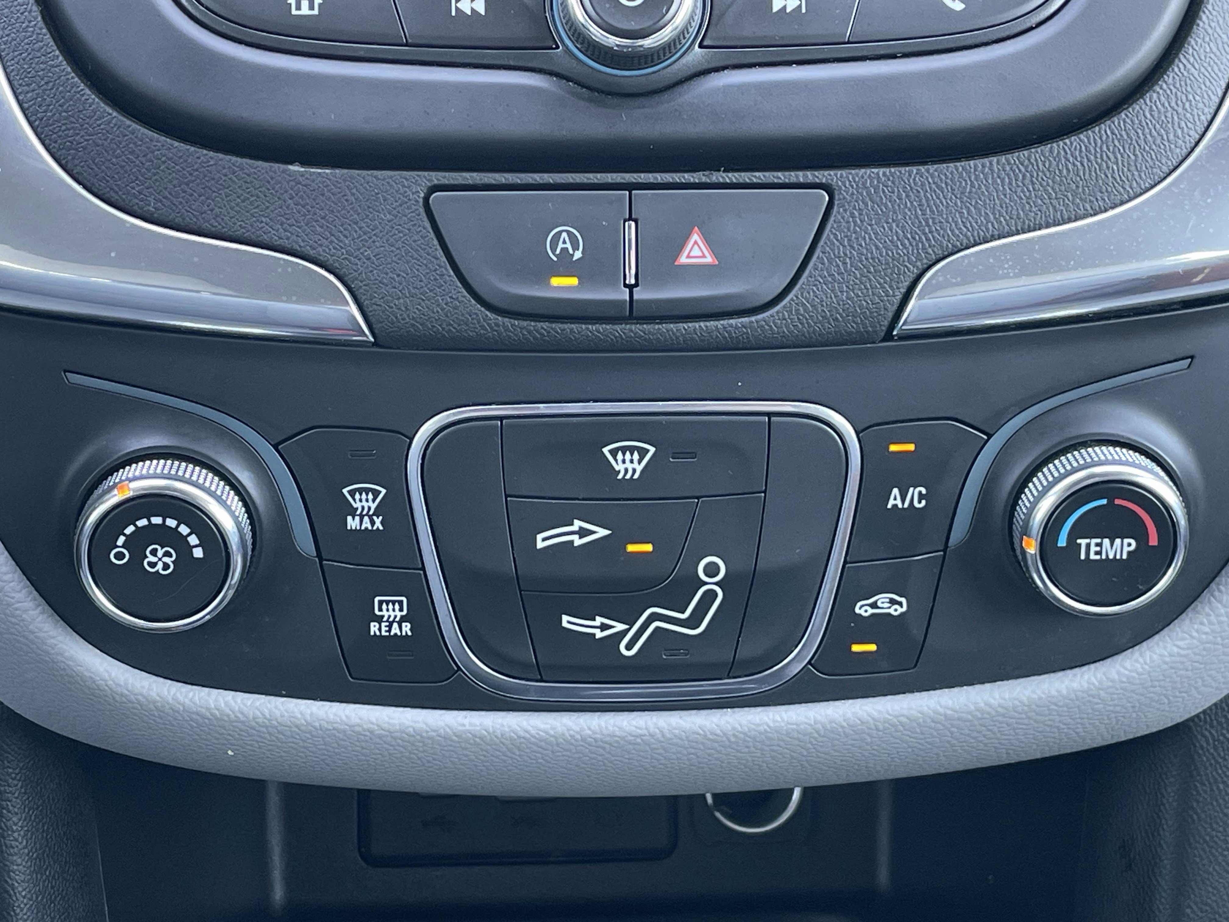 Used 2023 Chevrolet Equinox LT image 25