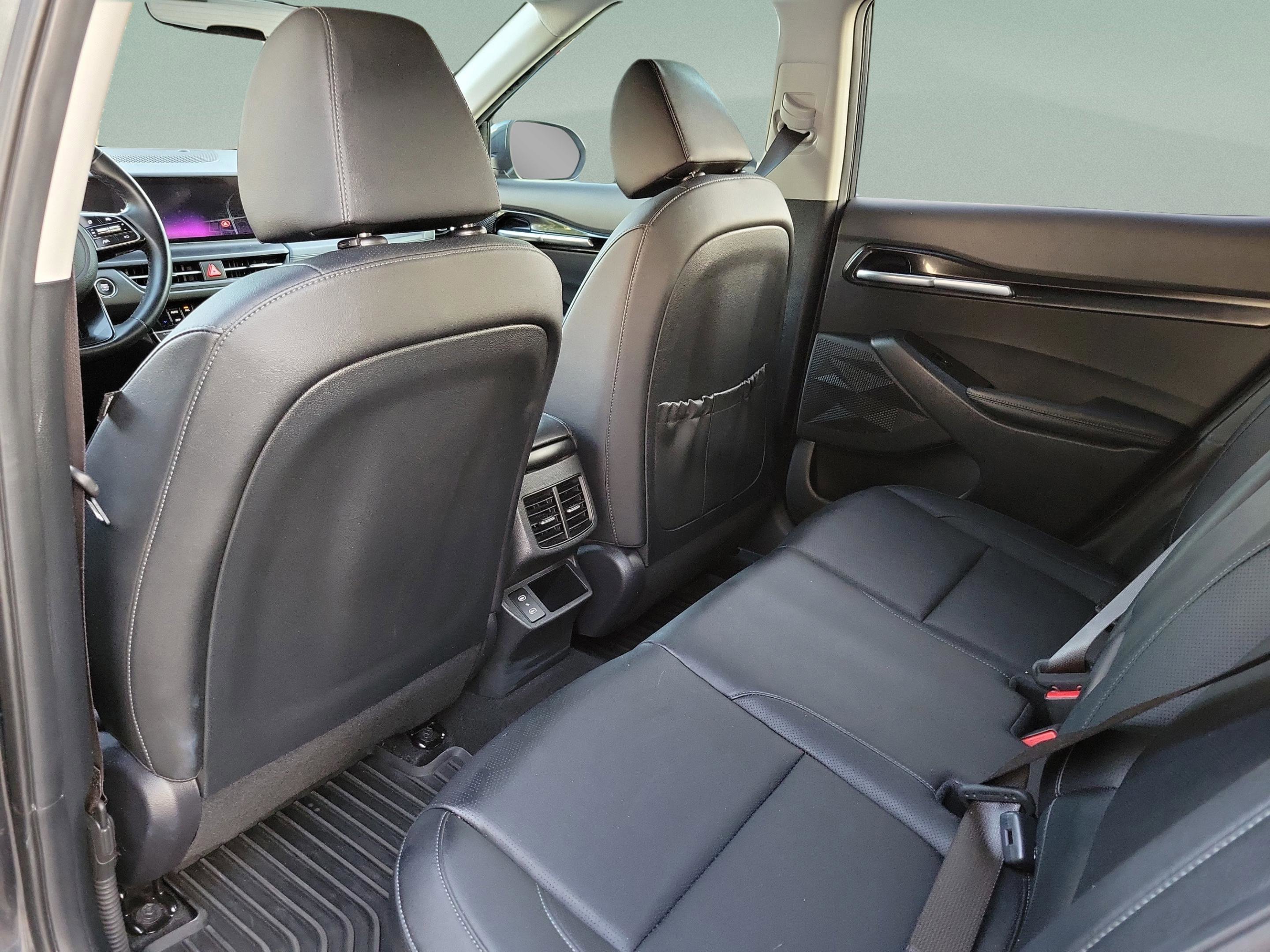 Used 2024 Kia Seltos EX FWD image 6
