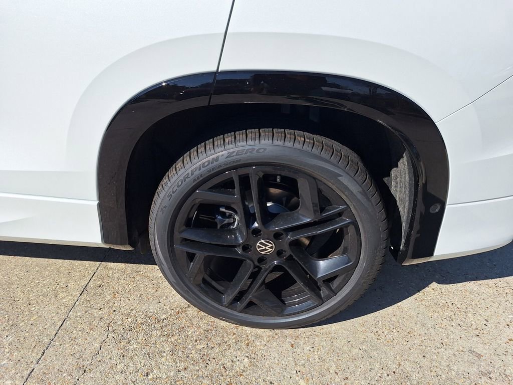 New 2026 Volkswagen Tiguan SE R-Line image 24