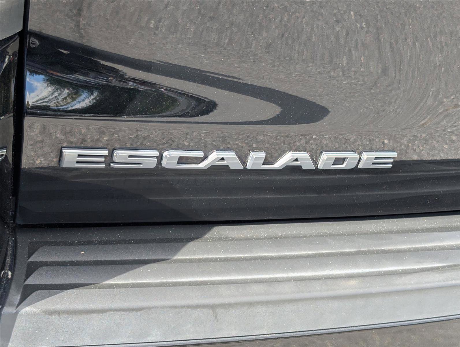 Used 2019 Cadillac Escalade Premium Luxury image 10