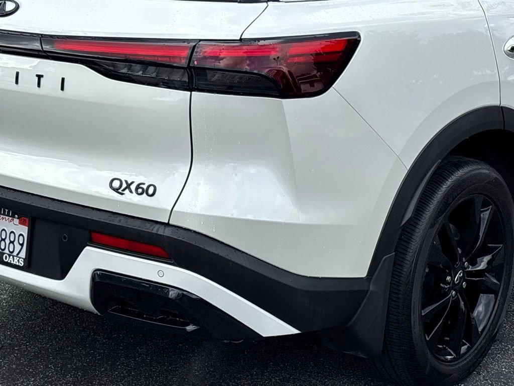 Certified 2025 INFINITI QX60 Luxe w/ Black Edition image 4