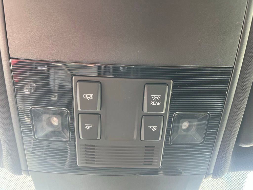 Used 2017 Volkswagen Golf R 4-Door image 42