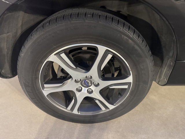 Used 2015 Volvo XC60 T6 Platinum image 11