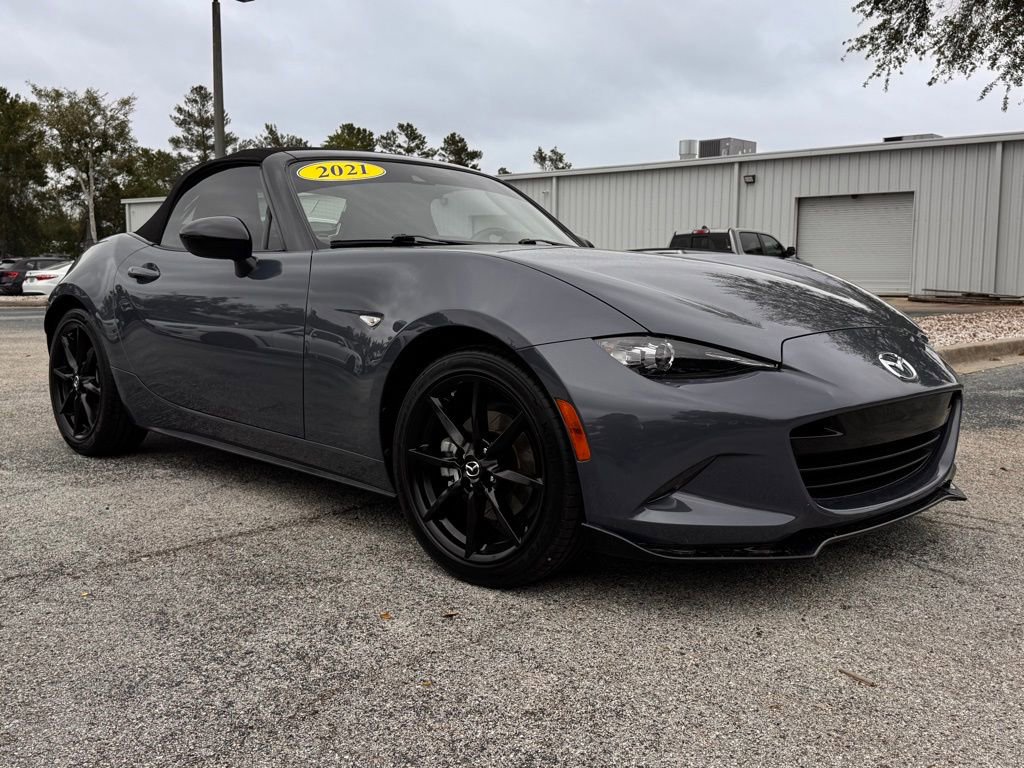 Used 2021 MAZDA MX-5 Miata Club RWD image 11