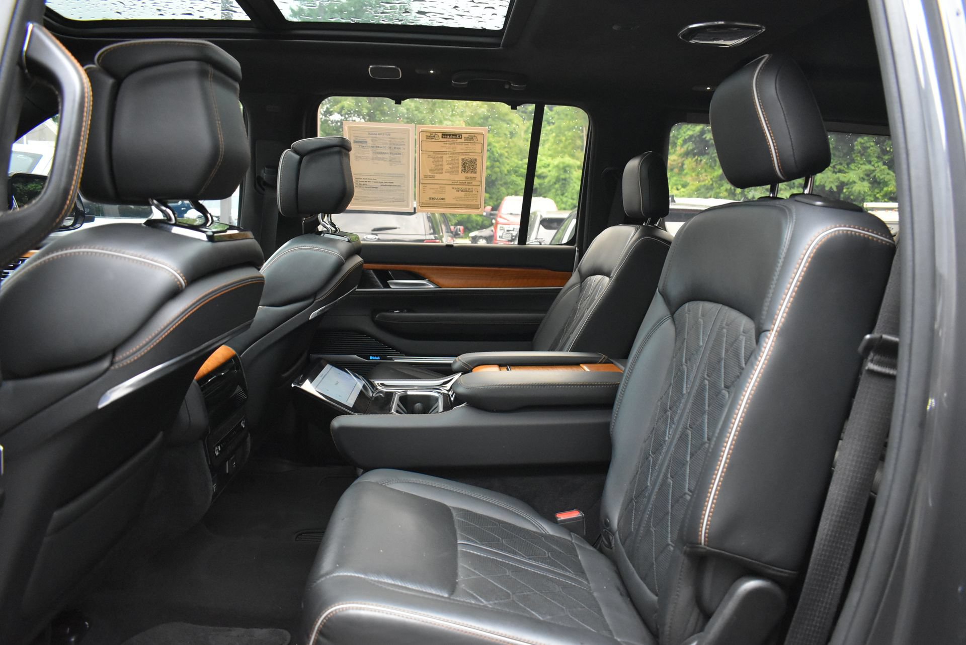Used 2022 Jeep Grand Wagoneer Series III AWD/4WD image 16
