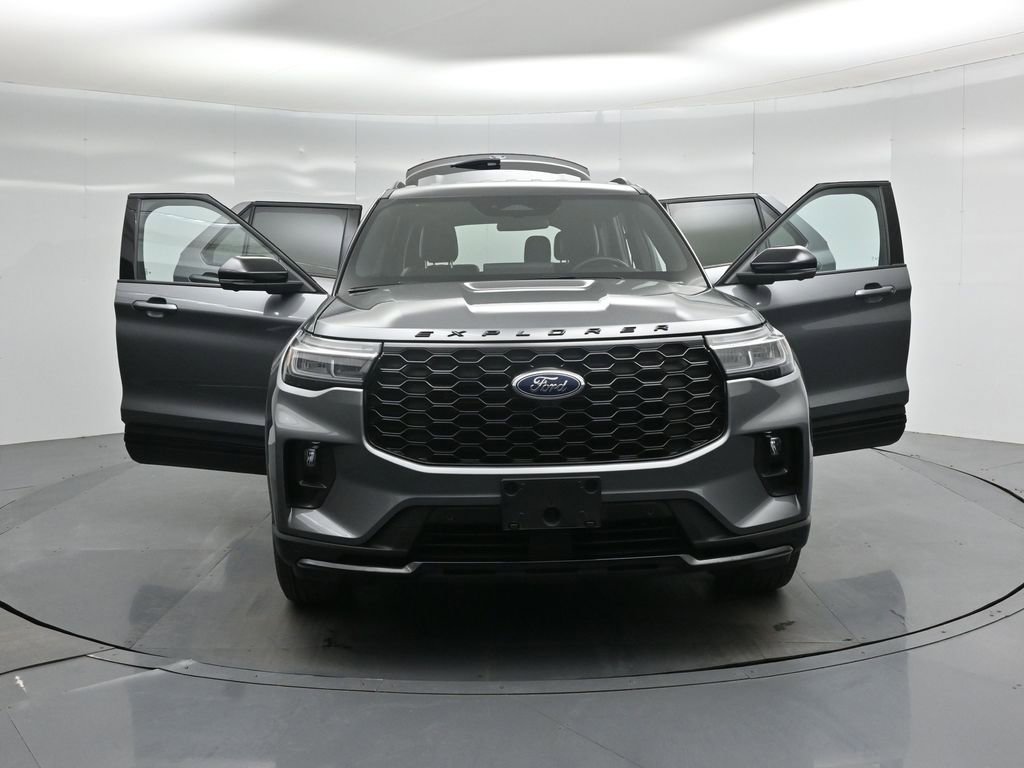Used 2025 Ford Explorer ST-Line image 34