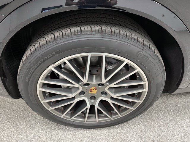 Used 2022 Porsche Cayenne Platinum Edition AWD/4WD image 15