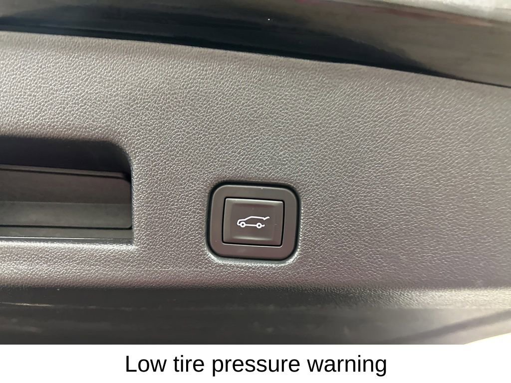 Used 2025 Buick Enclave Preferred image 28