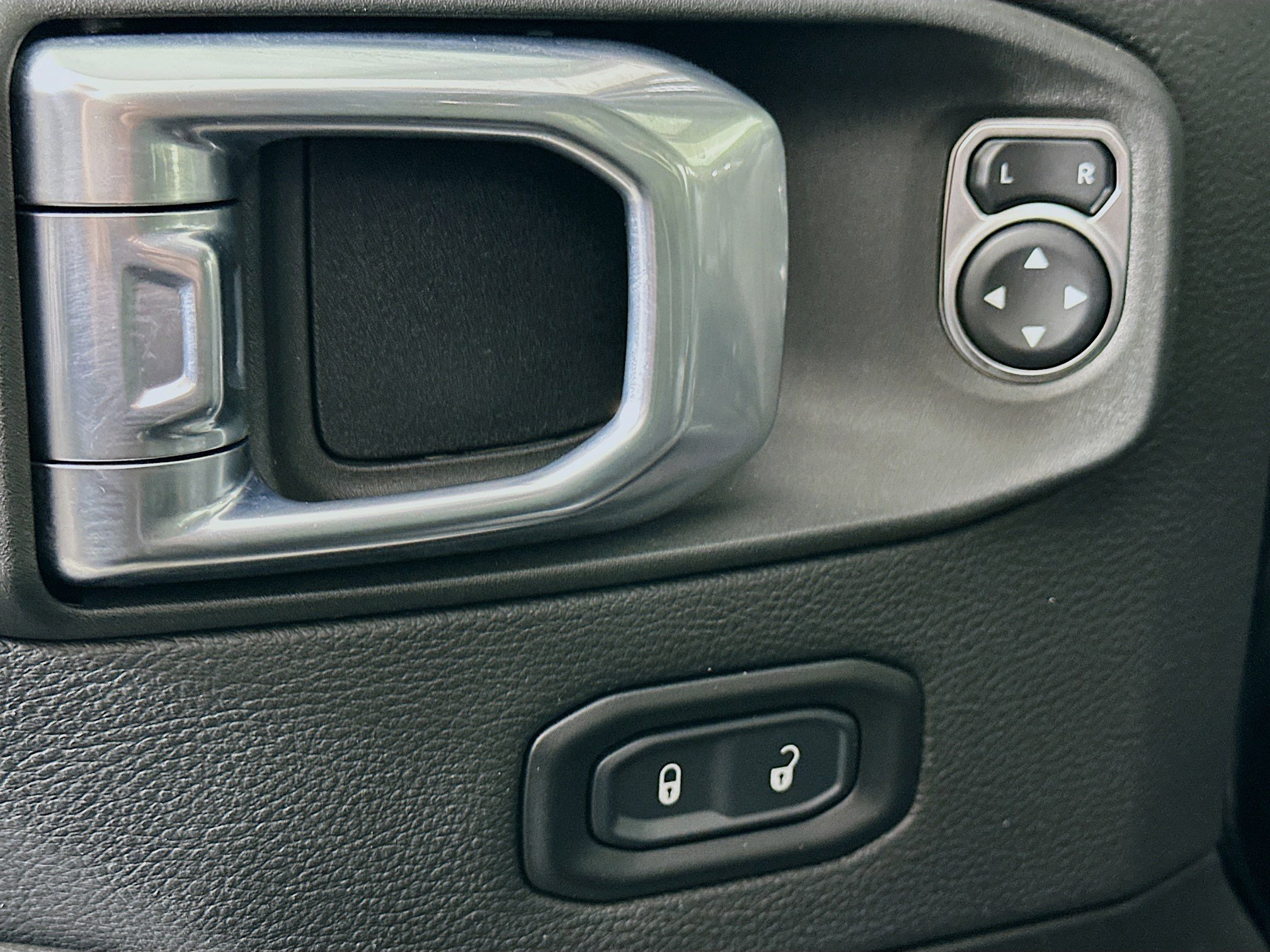 Used 2022 Jeep Wrangler Unlimited Rubicon 4xe w/ Steel Bumper Group image 15