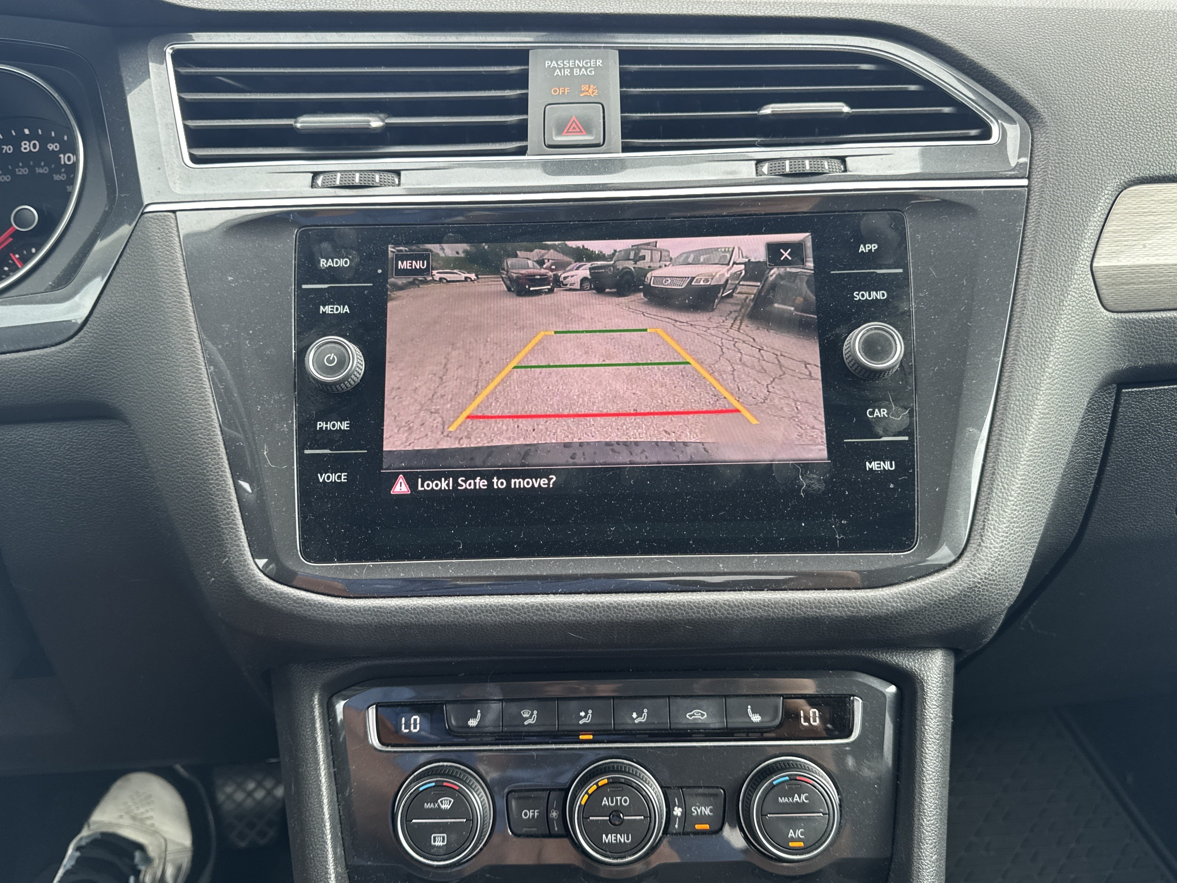 Used 2020 Volkswagen Tiguan SE AWD/4WD image 19