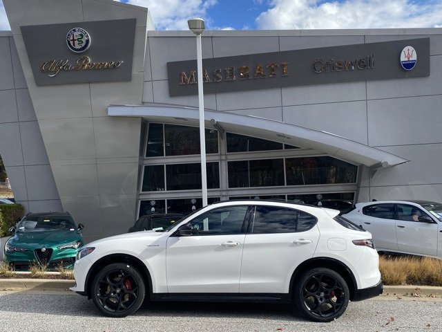 New 2025 Alfa Romeo Stelvio Sprint image 8