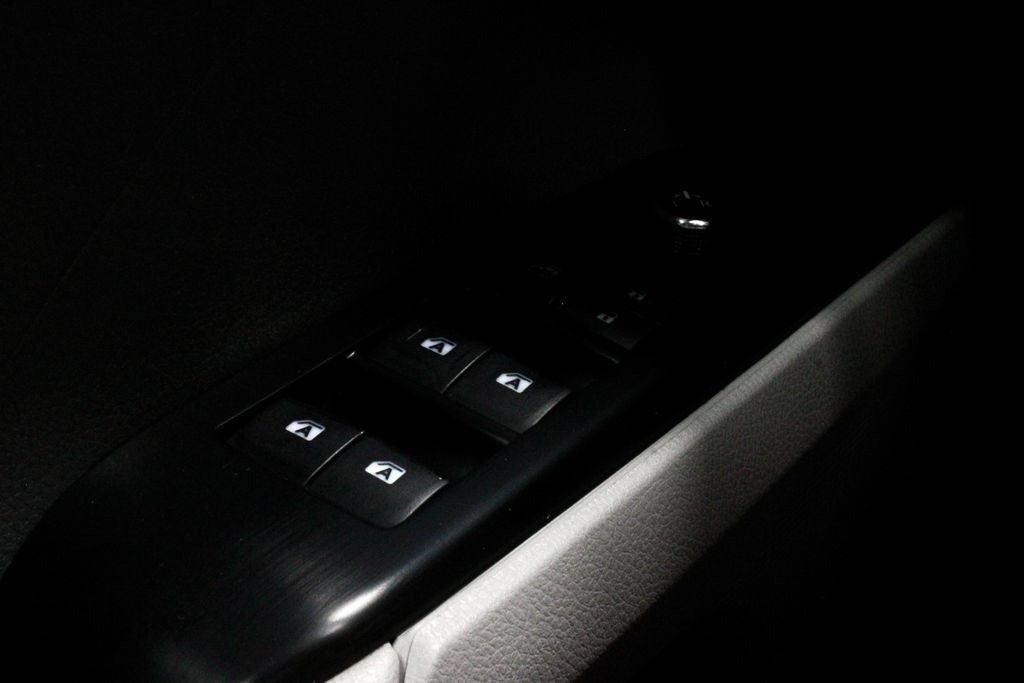 Used 2020 Toyota Camry XSE FWD image 25