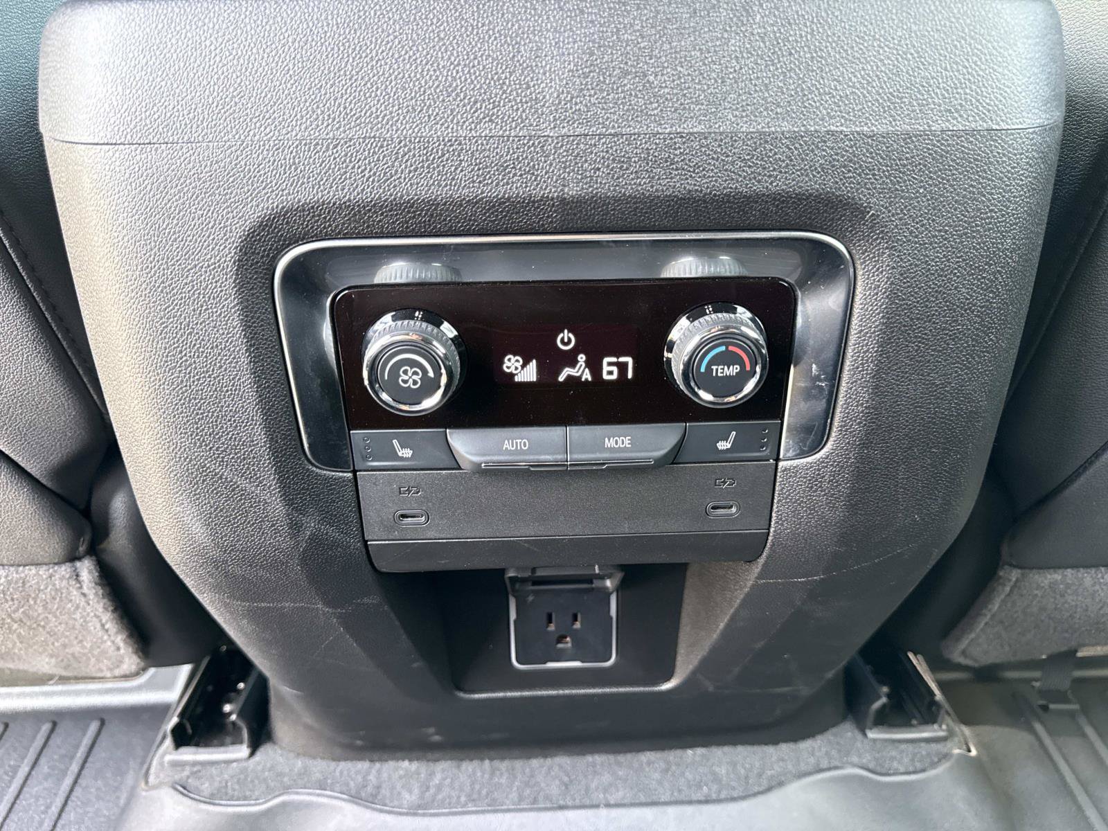 Used 2025 Chevrolet Tahoe Z71 w/ Comfort Package AWD/4WD image 32