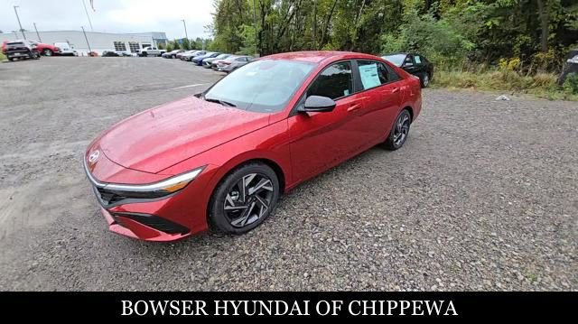 Used 2025 Hyundai Elantra Sport image 2