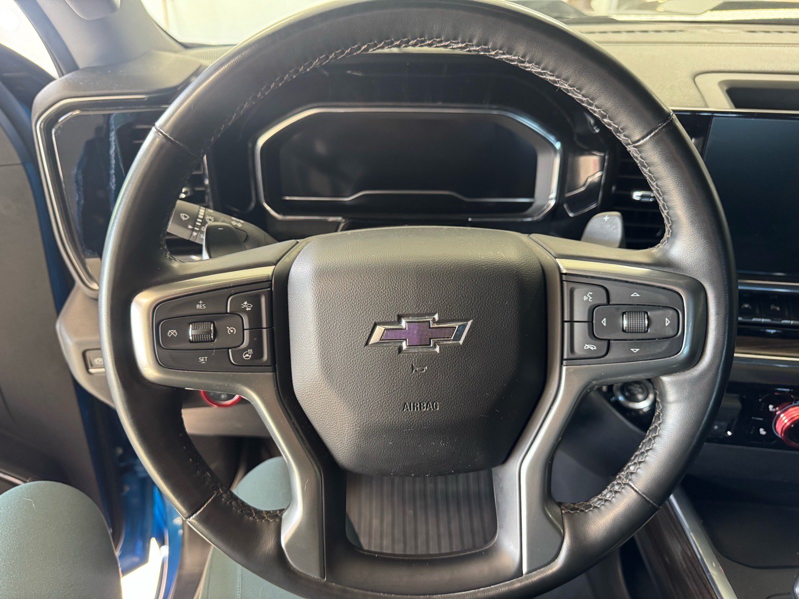 Used 2024 Chevrolet Silverado 1500 LT Trail Boss w/ LT Trail Boss Premium Package AWD/4WD image 18