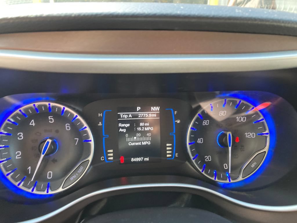 Used 2017 Chrysler Pacifica Touring FWD image 21
