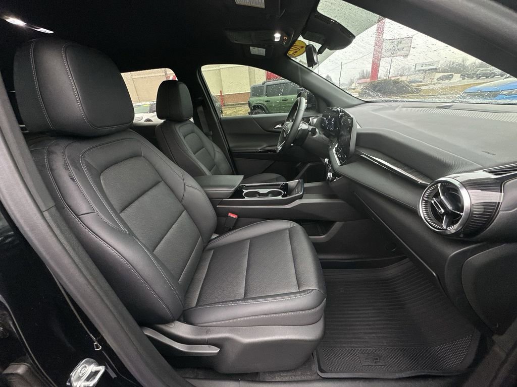 Used 2025 Chevrolet Equinox LT w/ Convenience Package II image 24