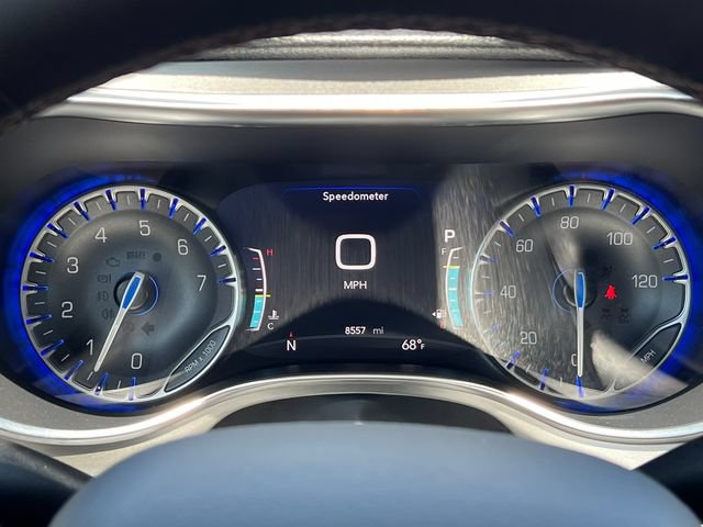 Used 2025 Chrysler Pacifica Pinnacle w/ Trailer Tow Group AWD/4WD image 25
